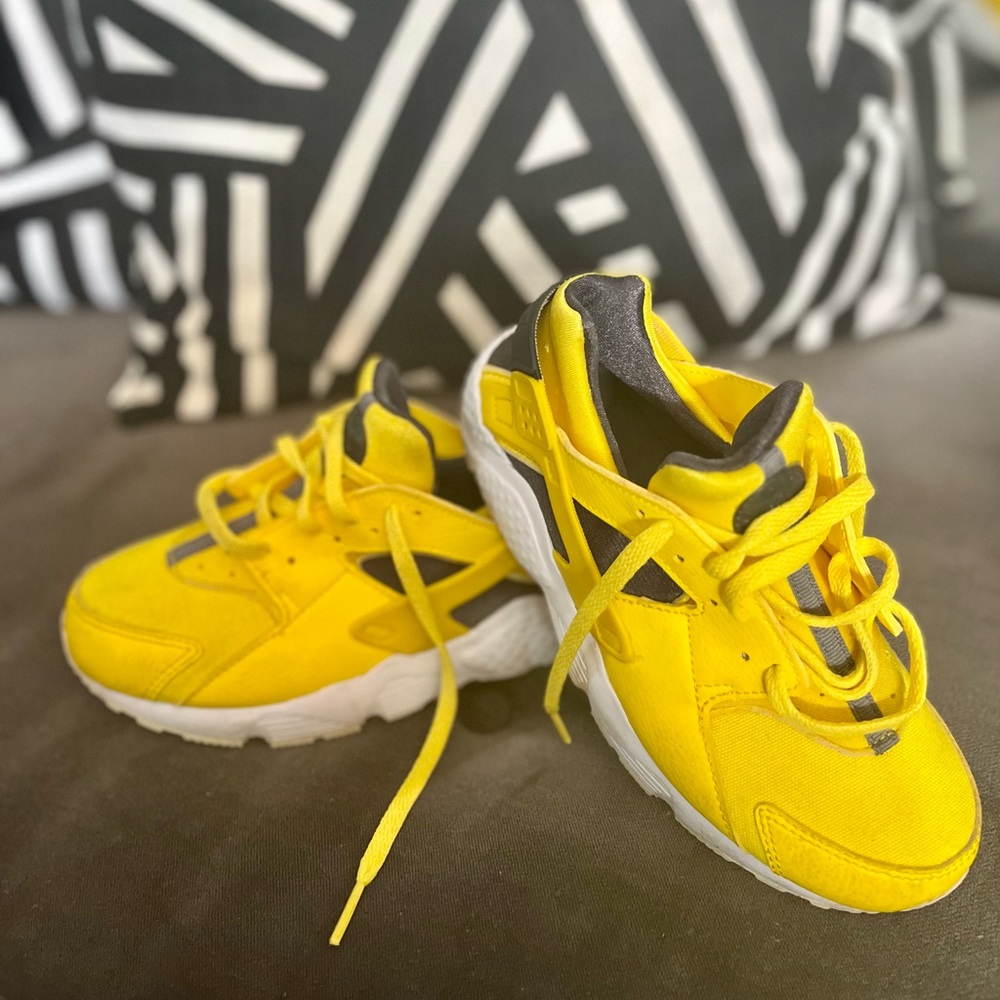 Yellow Nike Huarache Run Little Kids